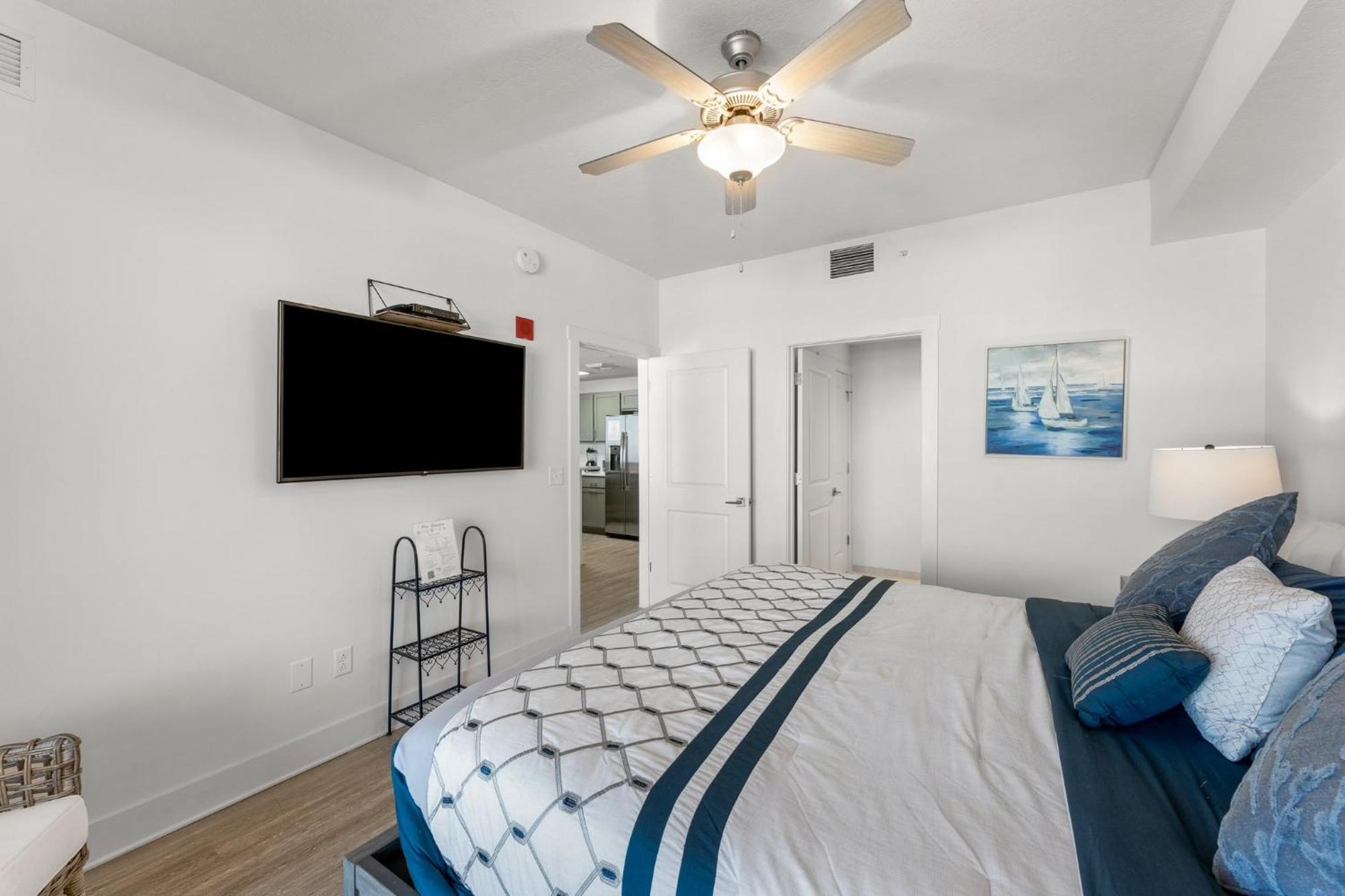 Apartment Pier Paradise At Calypso Tower 3 #809 By Nautical *